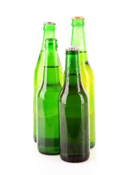 Mange flasker øl isoleret på hvid - Stock-foto