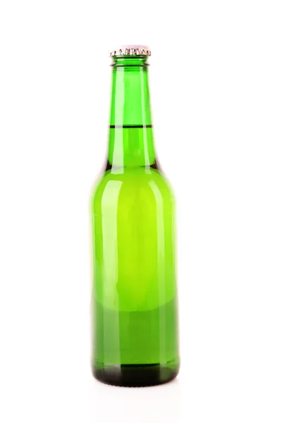 Botella de cerveza aislada en blanco — Foto de Stock