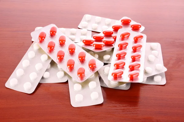 Comprimidos médicos e comprimidos — Fotografia de Stock