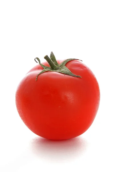 Czerwony pomidor izolowany na białym tle — Zdjęcie stockowe