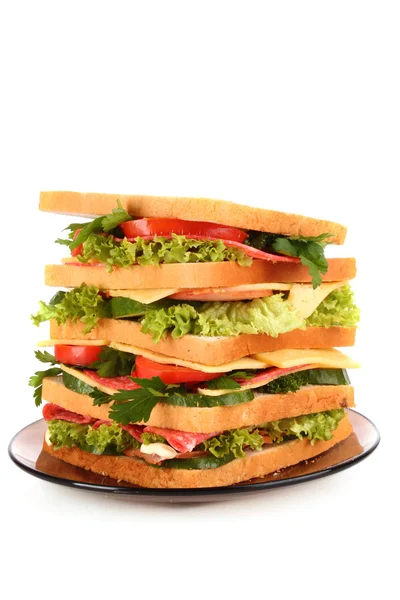 Obrovské sendvič na bílém pozadí — Stock fotografie
