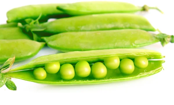 Hrášek zelený izolovaný na bílém — Stock fotografie