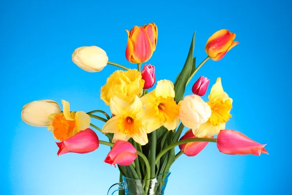 Blommor i rosa rutan — Stockfoto