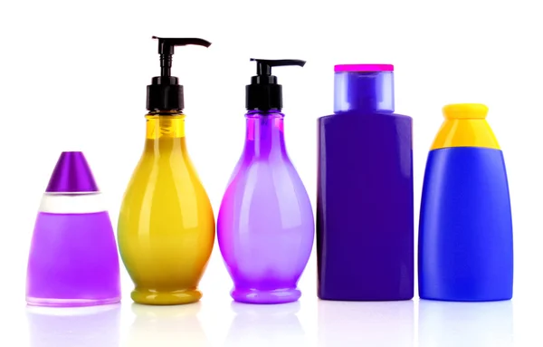 Bottiglie di prodotti di salute e bellezza su sfondo bianco — Foto Stock