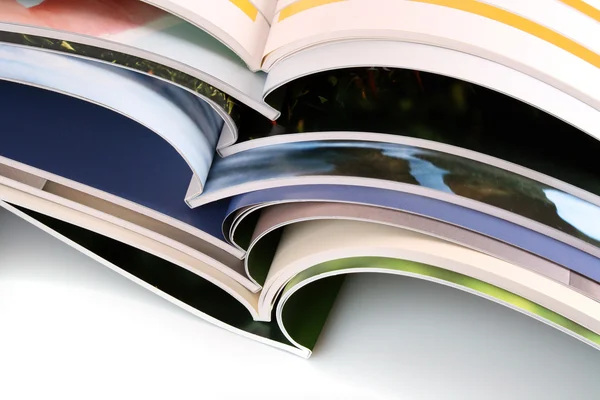 Viele farbige Magazine — Stockfoto
