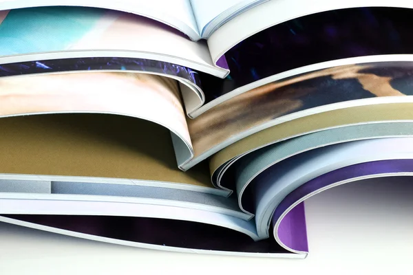 Viele farbige Magazine — Stockfoto
