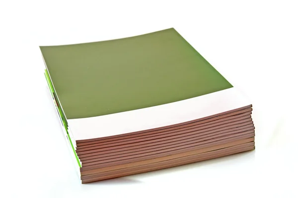 Högen av färg tidskrifter isolerad på vit bakgrund — Stockfoto