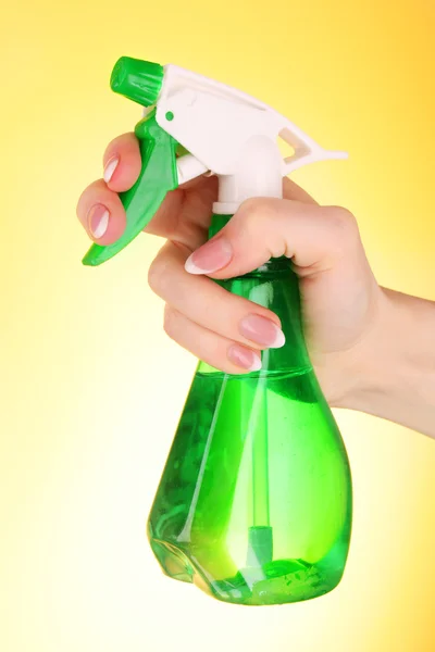 Mãos com spray — Fotografia de Stock