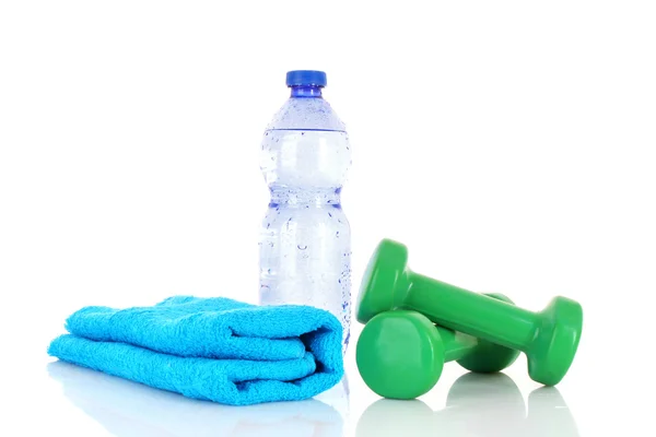 Garrafa azul de água, toalha de esportes e equipamento de exercício isola — Fotografia de Stock