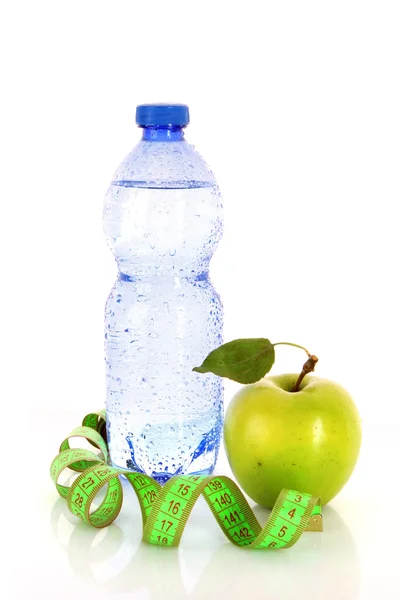 Gesundes Leben erfordert Wasser, Früchte und Bewegung — Stockfoto