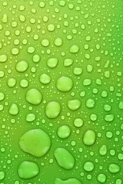 Groen water drops achtergrond met grote en kleine druppels — Stockfoto
