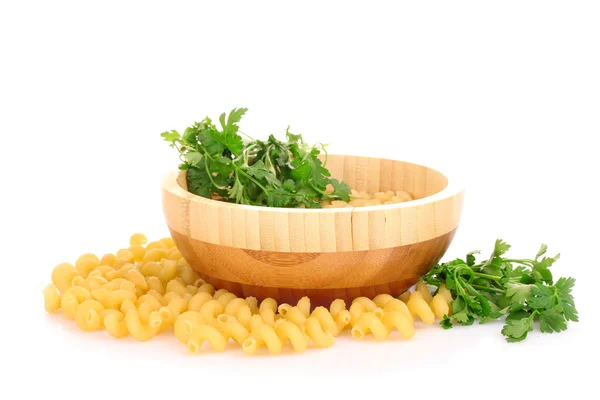 Spaghetti di pasta con pomodori, olio d'oliva e basilico su una ba bianca — Foto Stock