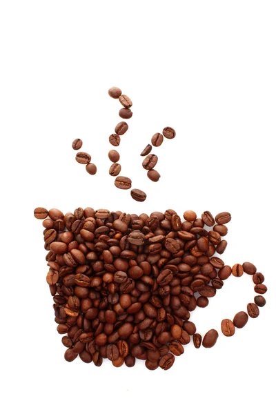 Šálek kávy z fazolí na bílém pozadí — Stock fotografie