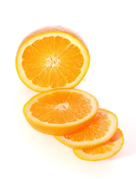 Cortado laranja isolado no fundo branco — Fotografia de Stock