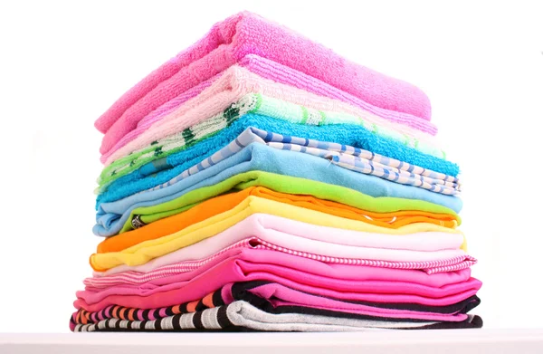 Montón de ropa colorida sobre fondo blanco — Foto de Stock