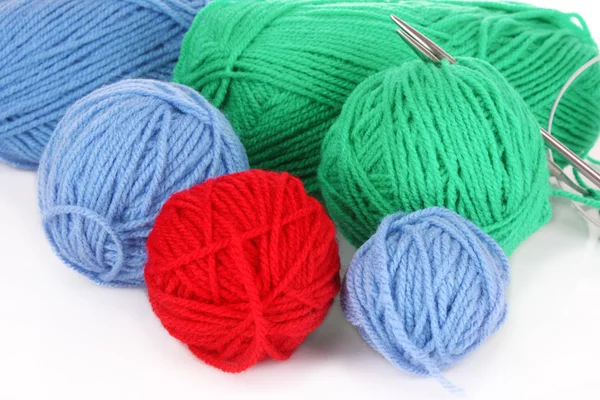 編み糸と白のニット針 — ストック写真