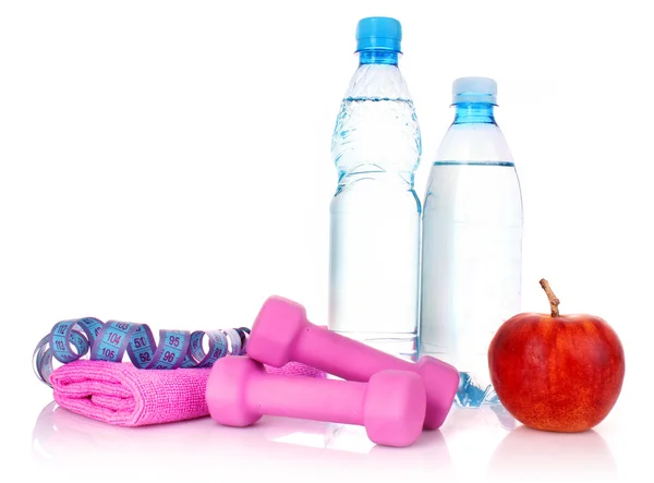 Botella azul de agua, manzana y equipo de ejercicio aislado agai —  Fotos de Stock