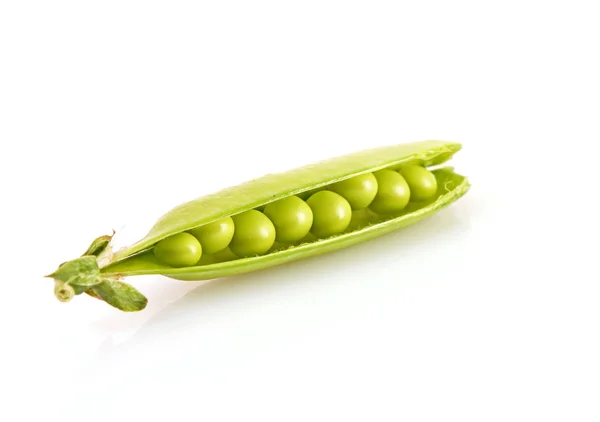 白に隔離された緑のエンドウ豆 ストック写真