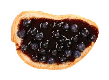reçel ve üzerinde beyaz izole yaban mersini ile nefis kızarmış ekmek