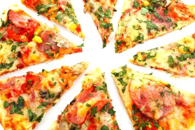 lezzetli İtalyan pizza üzerine beyaz