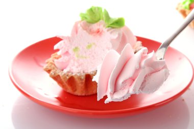 kiraz likörü vişne plaka ile pembe cheesecake