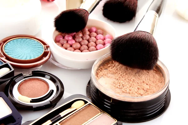 Muitos cosméticos profissionais de maquilagem — Fotografia de Stock