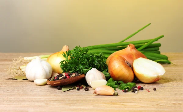 :spices, onion, garlic and parsley — Stock Photo, Image