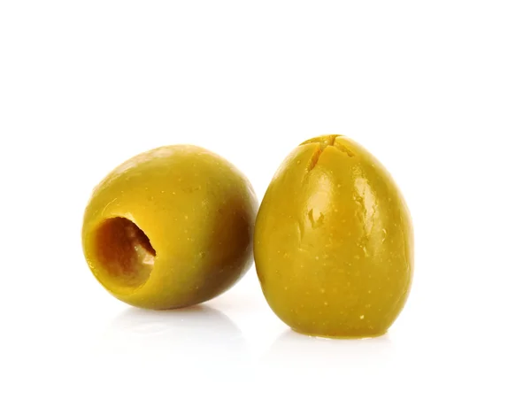 Due olive verdi isolate su bianco — Foto Stock
