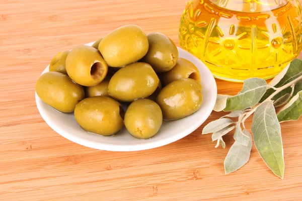 Olives on the wooden table — Stock Photo, Image