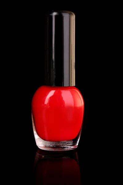 Różowy lakier do paznokci na czarnym tle — Zdjęcie stockowe