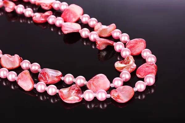 Pink pearl necklaces and seashells on a gray background — Stock Photo, Image