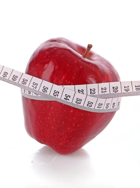 Mela rossa e un metro a nastro, concetto di dieta — Foto Stock
