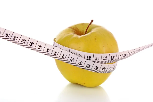 Manzana y una cinta métrica, concepto de dieta — Foto de Stock