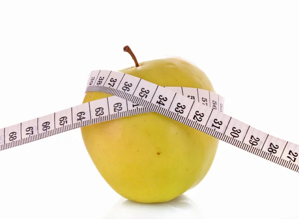 Elma ve bir ölçü bandı, diyet kavramı — Stok fotoğraf