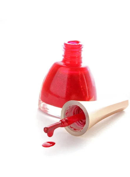 Esmalte de uñas rojo derramado con cepillo —  Fotos de Stock