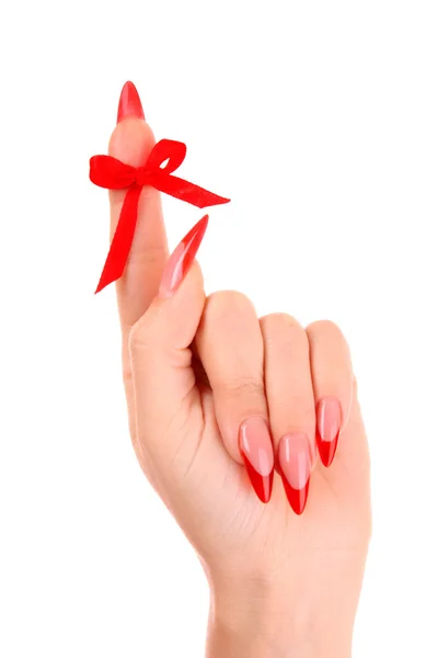 Çivilerle kırmızı oje ve parmağına bir yay — Stok fotoğraf