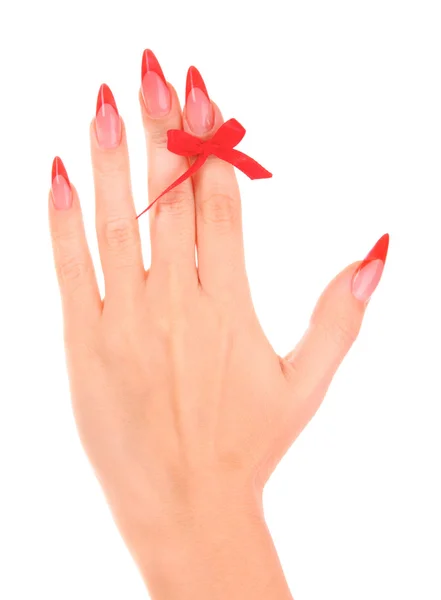 Paznokcie z czerwony lakier do paznokci i łuk na palec — Zdjęcie stockowe