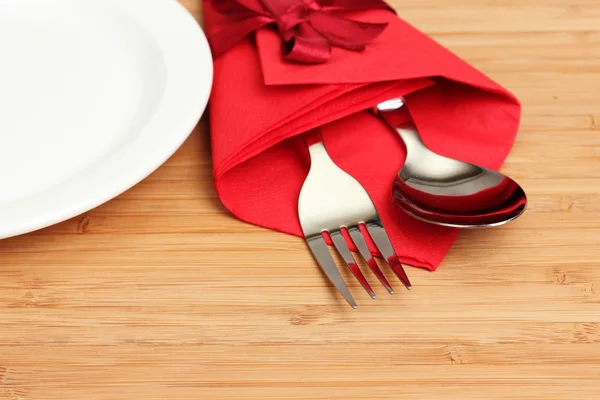Cutlery and napkin on wooden background — Stock Photo, Image