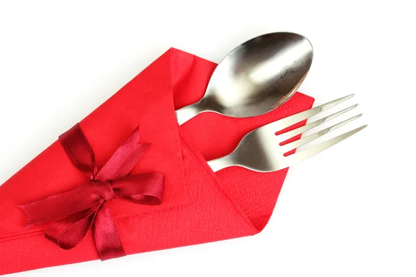 Garpu dan sendok dalam kain merah, terisolasi di atas putih — Stok Foto