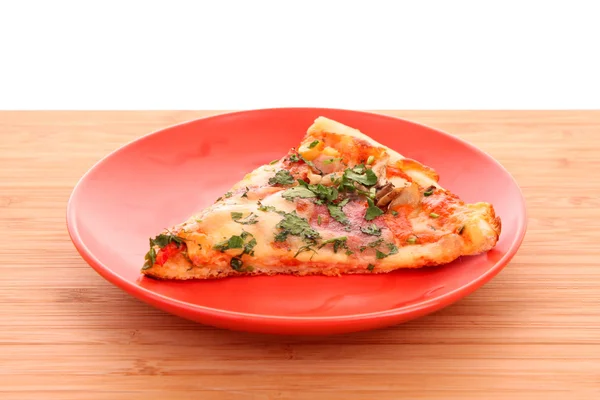 Smaczne włoskiej pizzy na stole — Zdjęcie stockowe