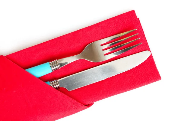 Cuchillo y tenedor en un paño rojo, aislado en blanco — Foto de Stock
