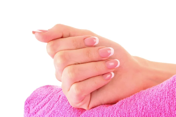 Bela mão mulher com manicure francês no fundo rosa — Fotografia de Stock