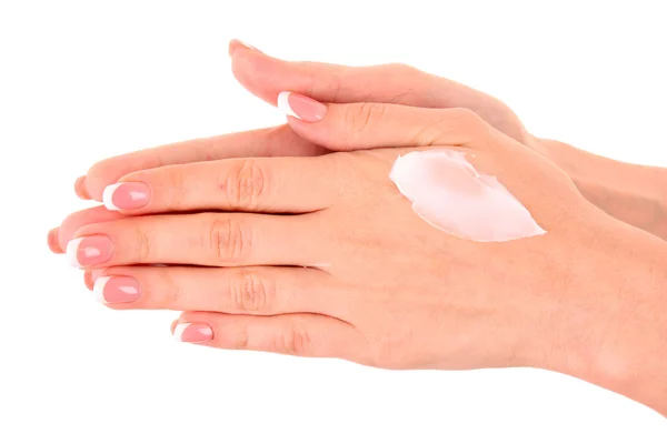 Close-up van mooie vrouwelijke handen toepassing handcrème geïsoleerd op witte bac — Stockfoto
