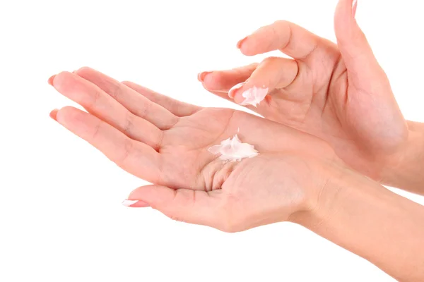 Primo piano di belle mani femminili applicando crema per le mani isolato o — Foto Stock