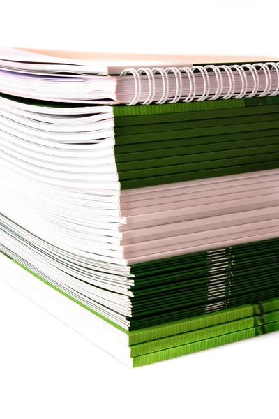 Montón de revistas de color aisladas sobre fondo blanco — Foto de Stock