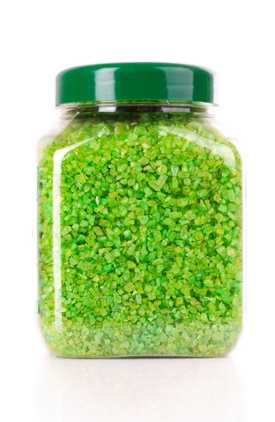 Sal de banho aromático verde em garrafa isolado em branco — Fotografia de Stock