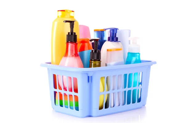 Garrafas de produtos de beleza e banho em caixa azul — Fotografia de Stock
