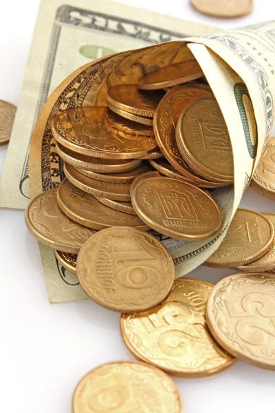 Horn aus Dollar-Stückelungen mit Münzen — Stockfoto