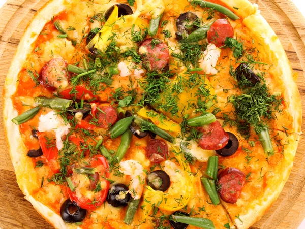 Biberli zeytin ve biber taze pişmiş pizza — Stok fotoğraf