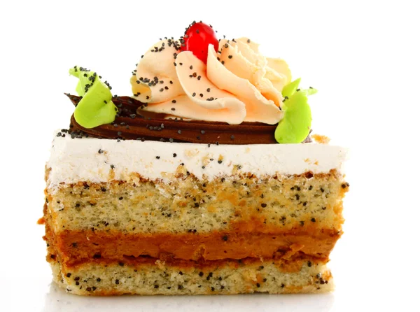 Dessert - Kuchen mit Schokolade und Sahne auf Weiß — Stockfoto